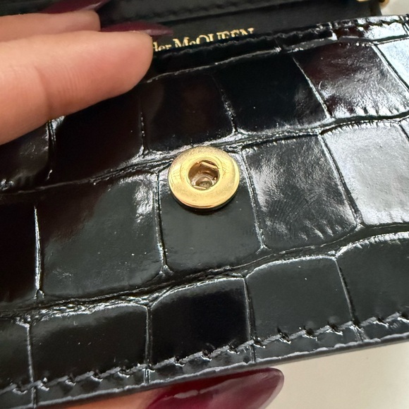 NEW Alexander McQueen Black Croc-Embossed Crossbody Cardholder on chain - Picture 8 of 16